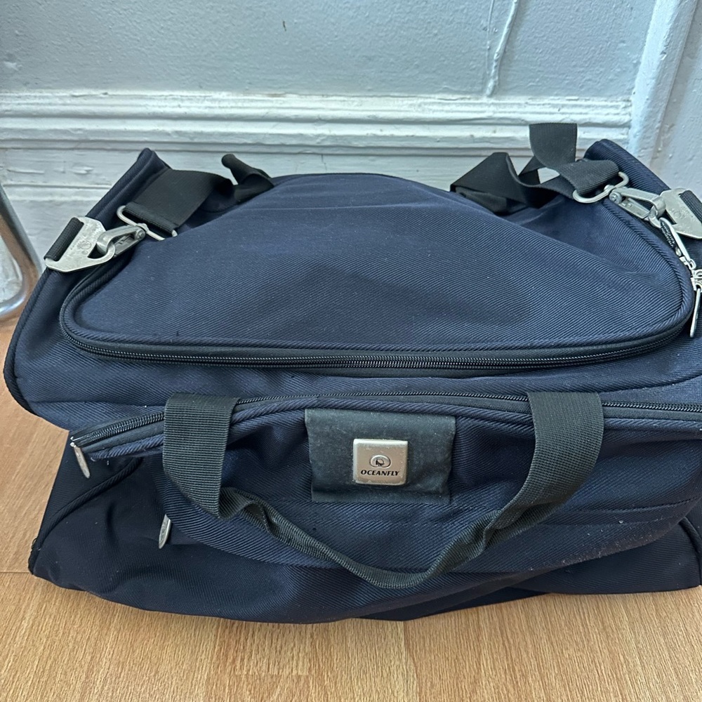 Men’s Black and Silver Duffel/Travel/Gym Bag